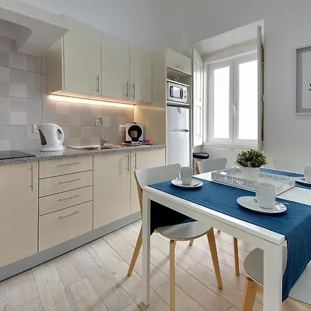 Apartament Tucha *