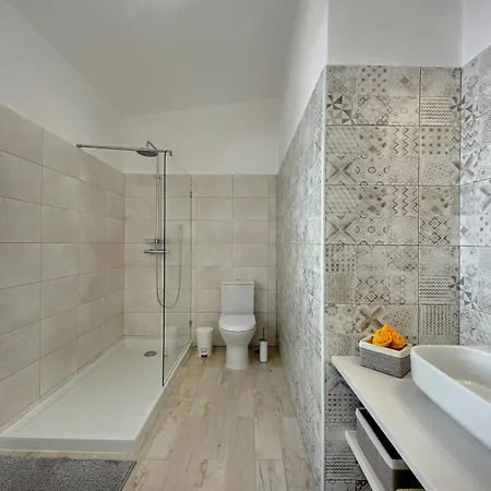 Apartament Tucha *