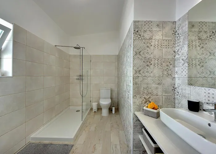 Апартаменти Tucha *